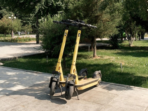 Для электросамокатов и других СИМ ввели новый тип регистрационного знака