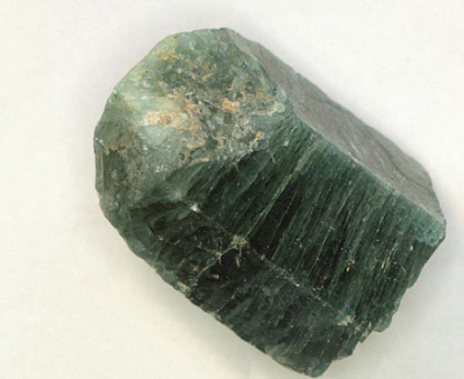 Геохимики предложили использовать слюдянский апатит как эталон для точных анализов